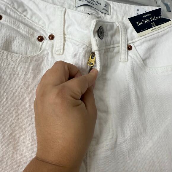 Abercrombie and Fitch Curve Love High Rise The 90s Relaxed Jean, 24 Short - Picture 3 of 6